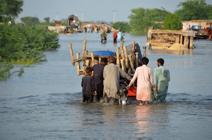 동아사이언스: 막대한 홍수 피해 파키스탄 장관 